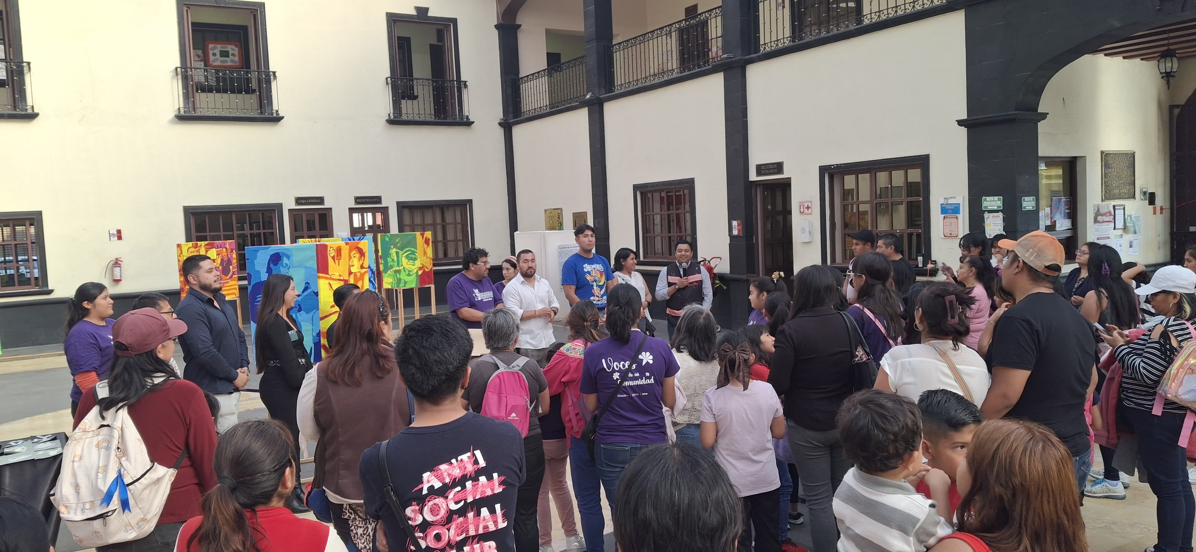 Actividad Cultural Comunitaria: Exposición plástica " Mami"